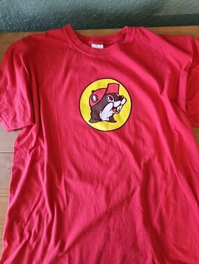Unisex Red Buc-ee's Its a Beaver T Shirt Size Large